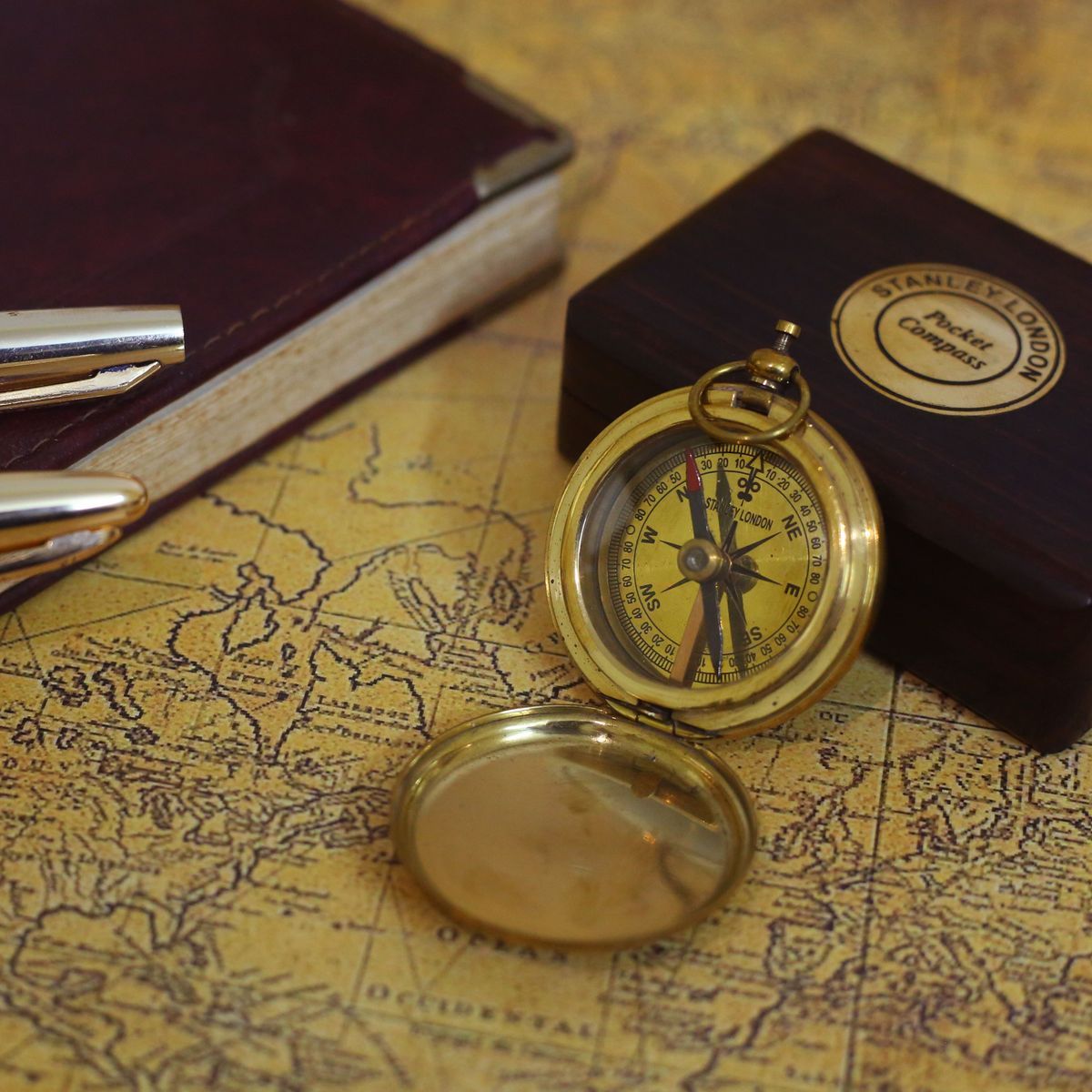 BRASS POCKET COMPASS WITH WOODEN BOX