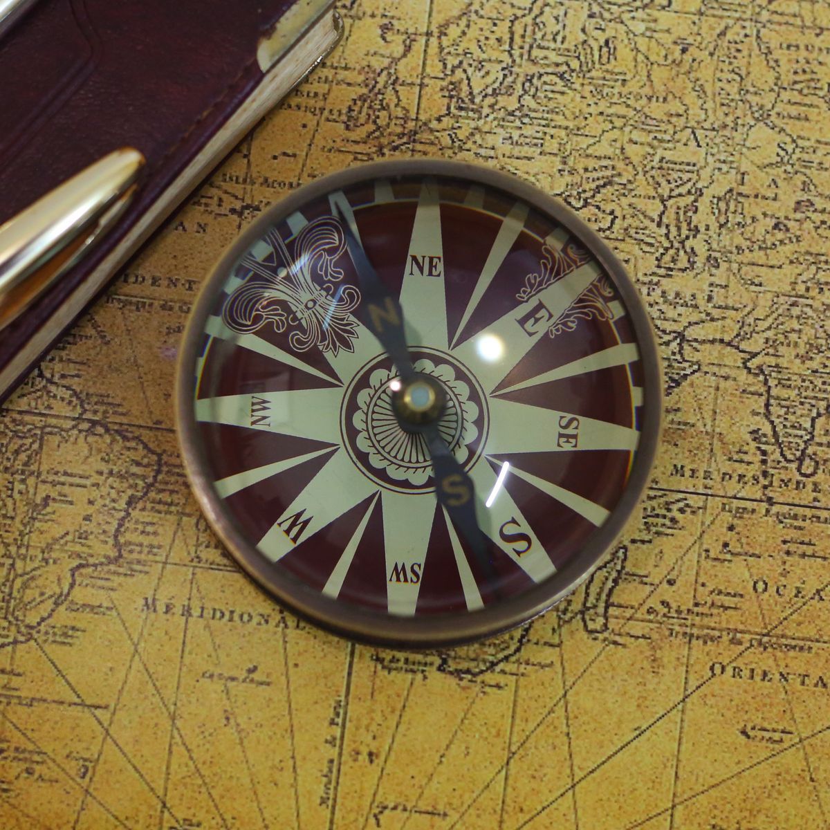 VINTAGE PAPER WEIGHT WITH COMPASS WITH WOODEN BOX