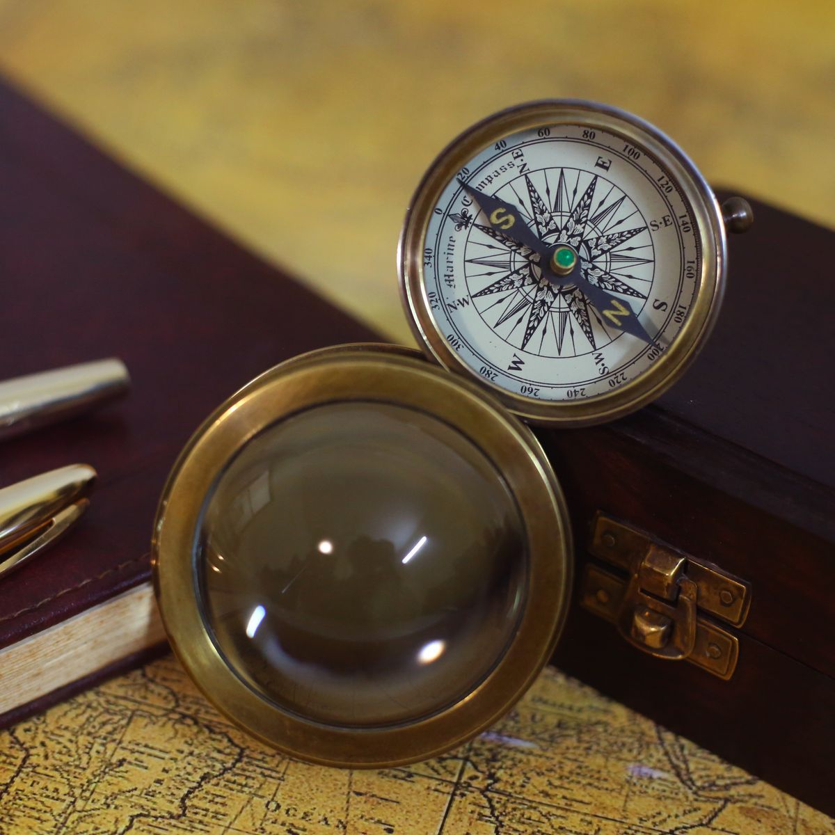 VINTAGE BRASS MAGNIFIER WITH COMPASS