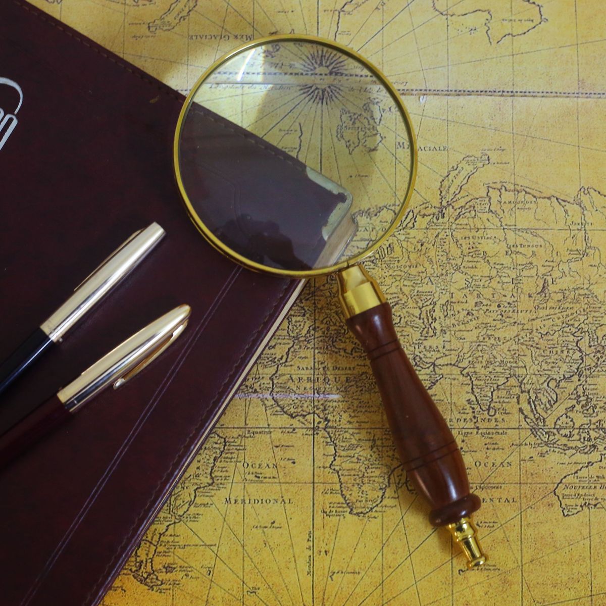 VINTAGE BRASS MAGNIFIER
